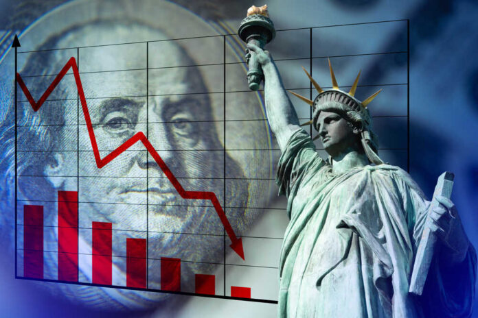 shutterstock_1714660897.jpg featured image Statue of Liberty, Benjamin Franklin, declining red graph.