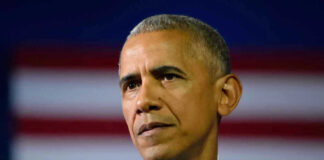 Barack Obama in front of flag.