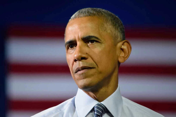 Barack Obama in front of flag.